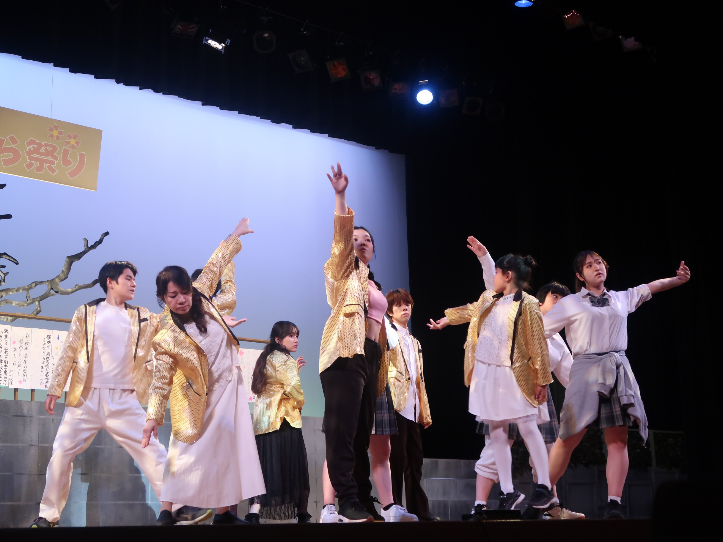 上演の様子（踊り）