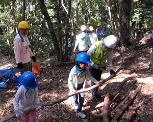 2023年のワークショップの様子（土留めづくり）