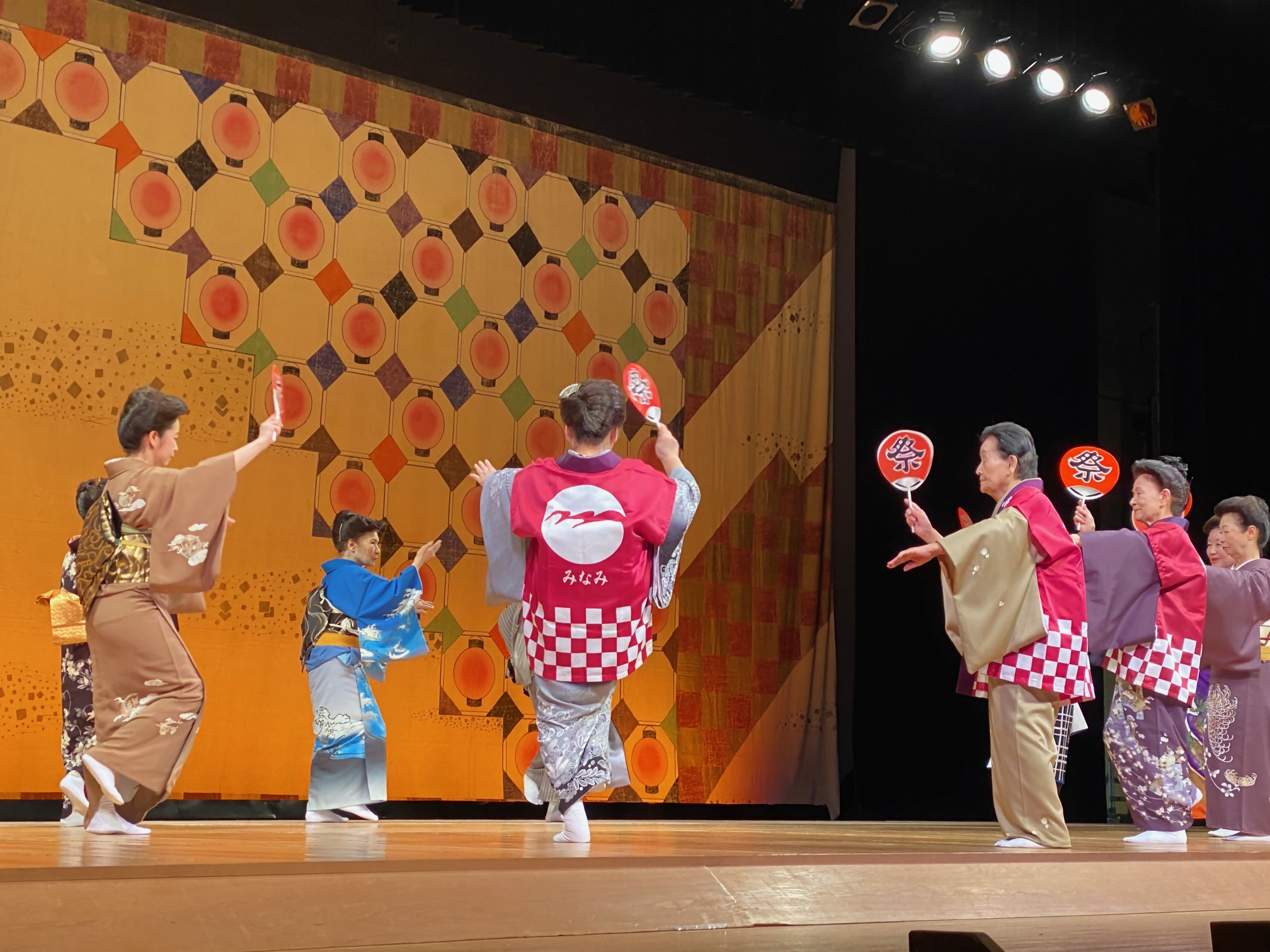 民舞のつどいの様子