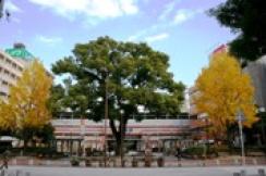 大橋駅西口広場2010年11月撮影