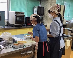 2022年度開催の様子（精華女子短期大学　親子食育講座）