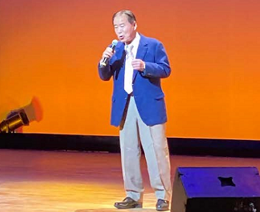 シニアのつどいのステージ写真