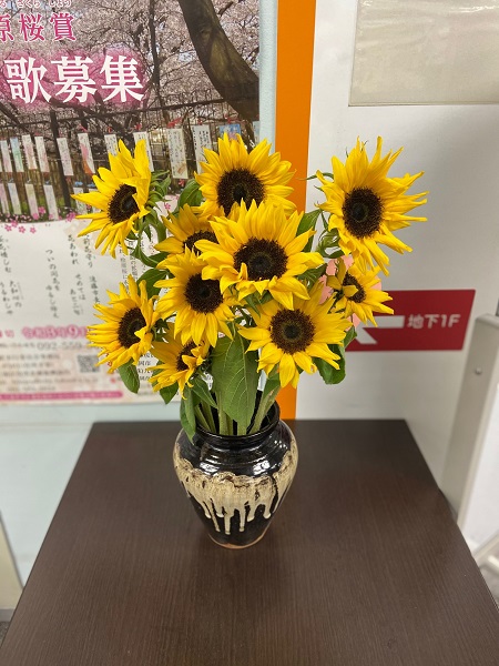 ロビーに飾られたひまわり