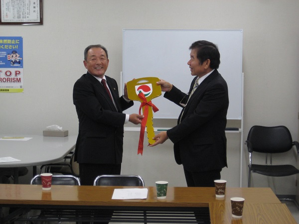 青パト寄贈式の様子