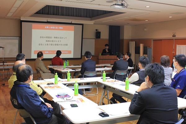 画像：懇話会の様子