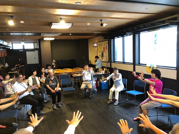 両手を使った動き