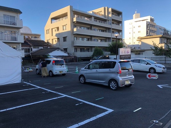 駐車場を利用した供物収集