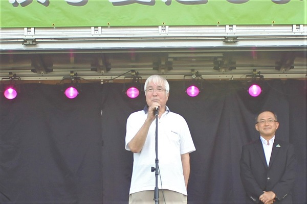 まつりで挨拶する幸田会長