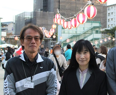 岩田会長（左）と内藤区長（右）