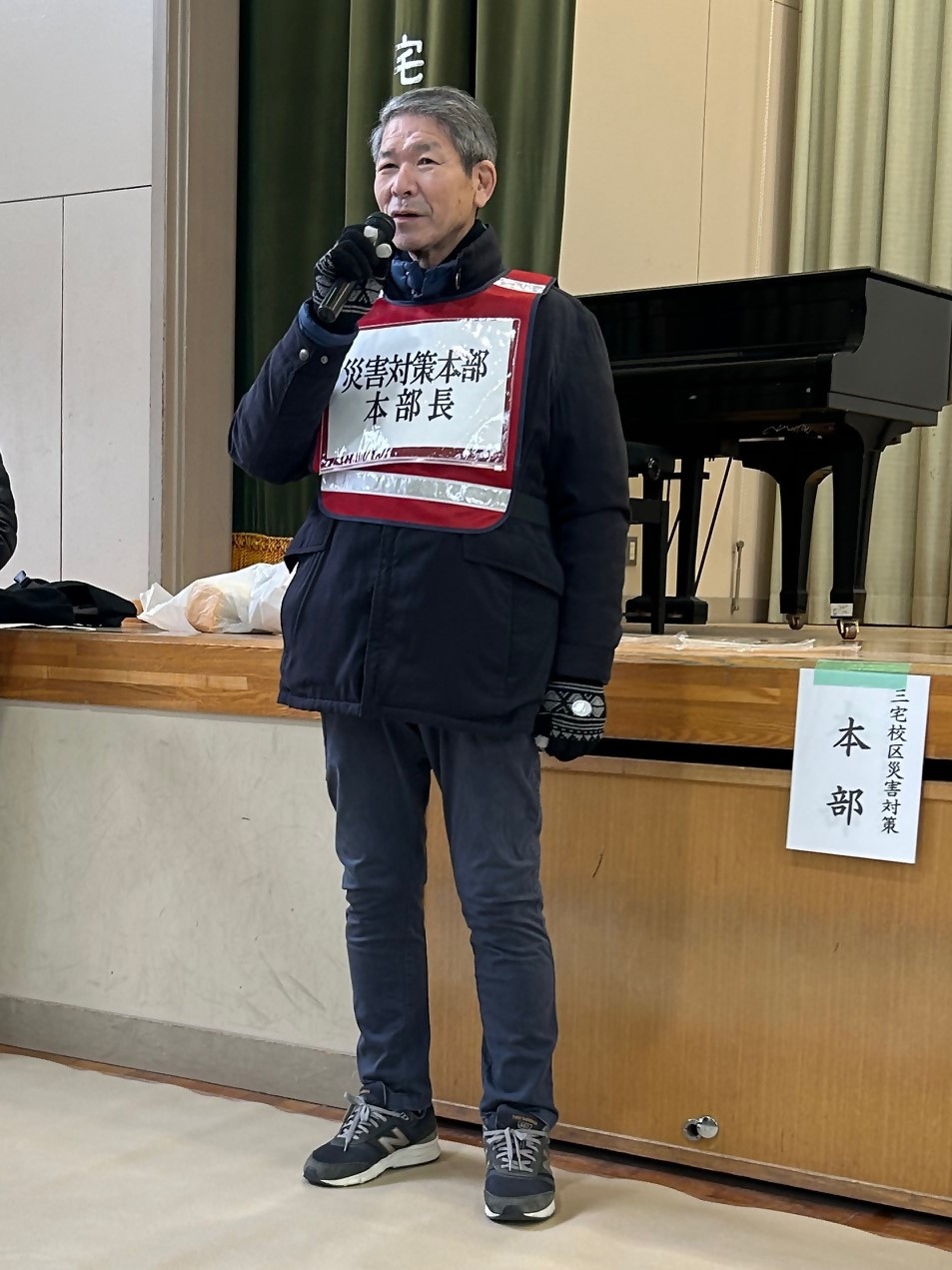 開会式で挨拶する三宅校区自治協議会・中西会長