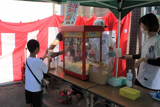 駐車場を活用した食バザー