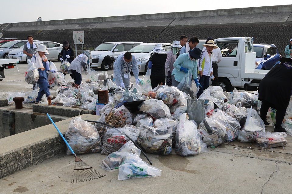 回収したごみの写真