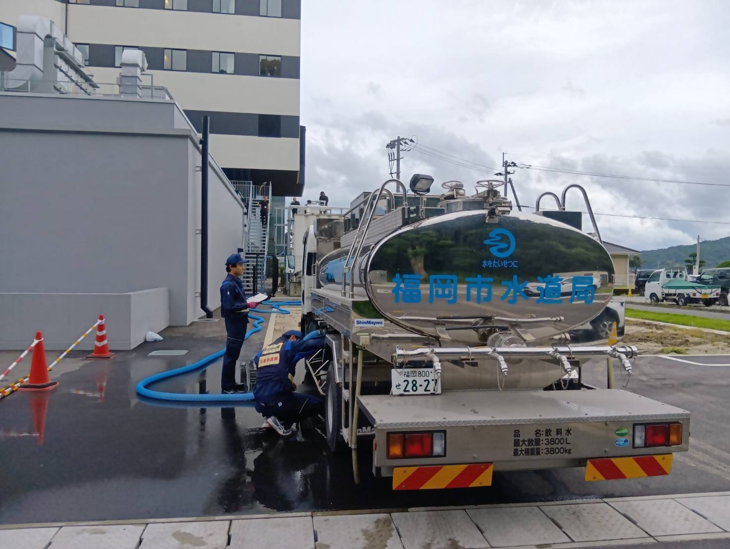 給水車による給水活動2