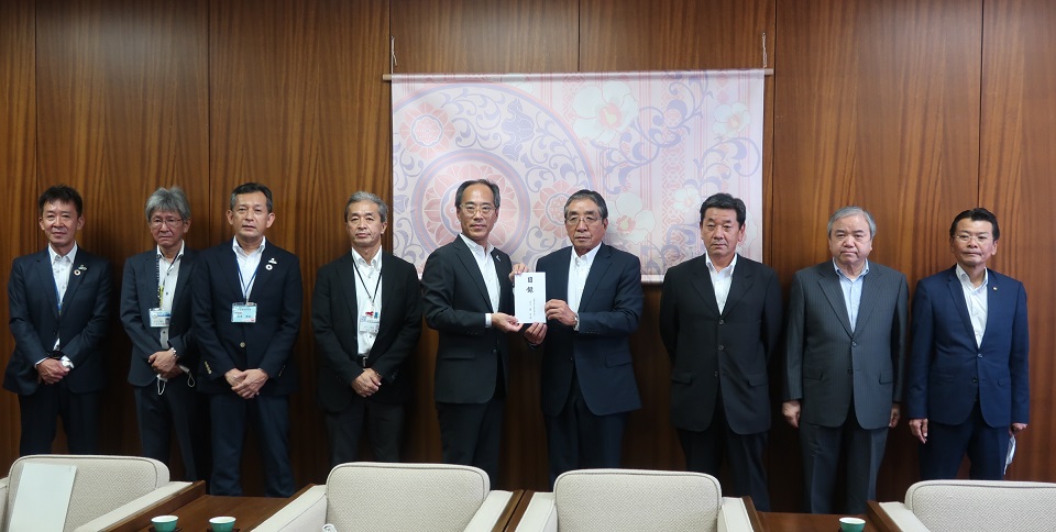 福岡市管工事協同組合の皆さまの集合写真