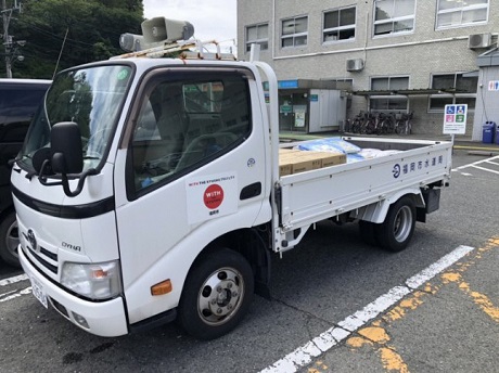 支援物資を載せたトラック