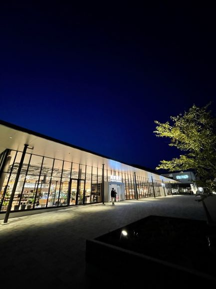 九大新町の夜の蔦屋書店 