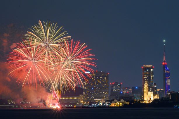 博多湾芸術花火大会