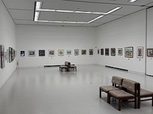 西区市民美術展の様子２