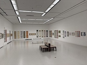 西区市民美術展の様子３