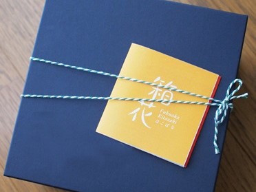 箱を開けた瞬間あざやかな色と香りが飛び出します