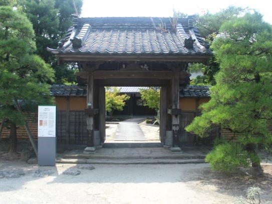 姪浜五丁目にある興徳寺