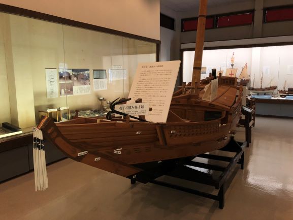 博物館に展示されている船の模型