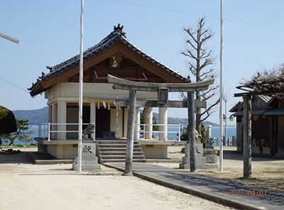 写真：二宮神社と亀井少琹