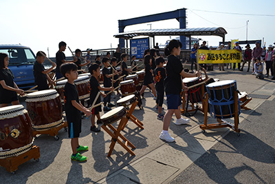 写真：玄界小中学校和太鼓