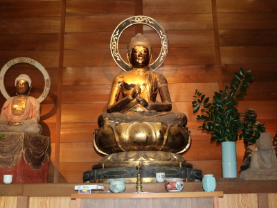 熊野神社の木造大日如来坐像の写真