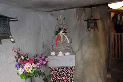 写真：岩窟弁財天社