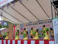 どんたく演舞台の写真