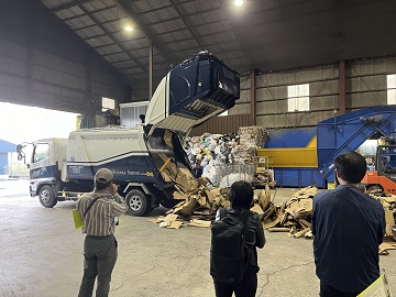 施設見学の様子