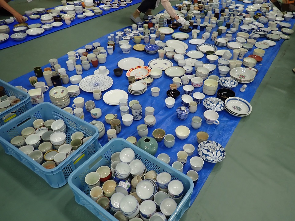 リユース陶器市の様子