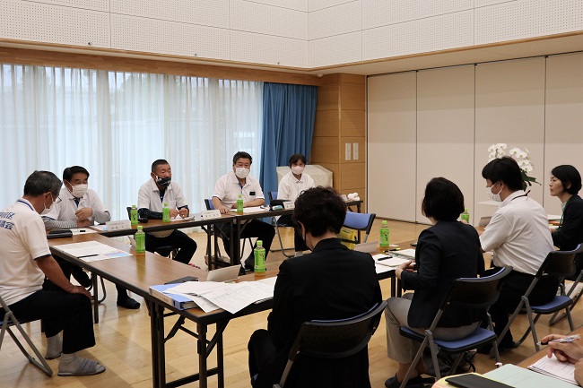 懇談の様子の写真