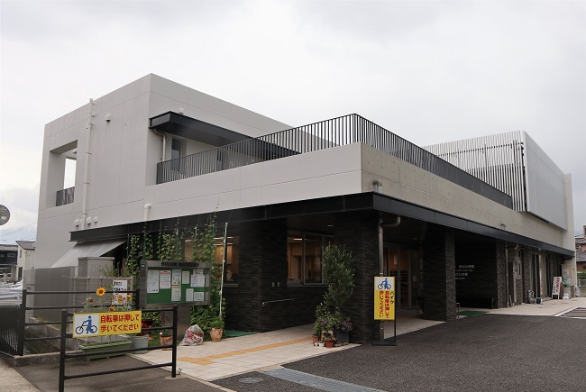 会場の田村公民館の外観の写真