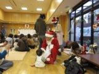 子育てサロン「いいくらっこ」　クリスマス会の様子の画像