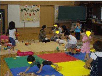 芽キャベツランド入部　子育て交流サロンの様子の画像