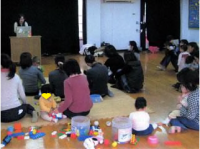 室見っ子ランド　読み聞かせを行う様子の画像