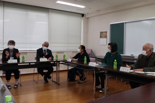 画像：懇談風景