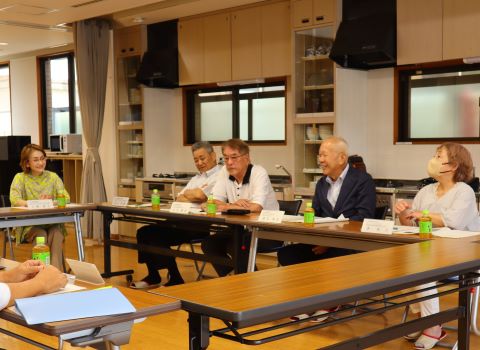 懇談中の写真