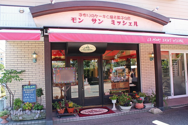 店舗全体を正面からとらえた写真