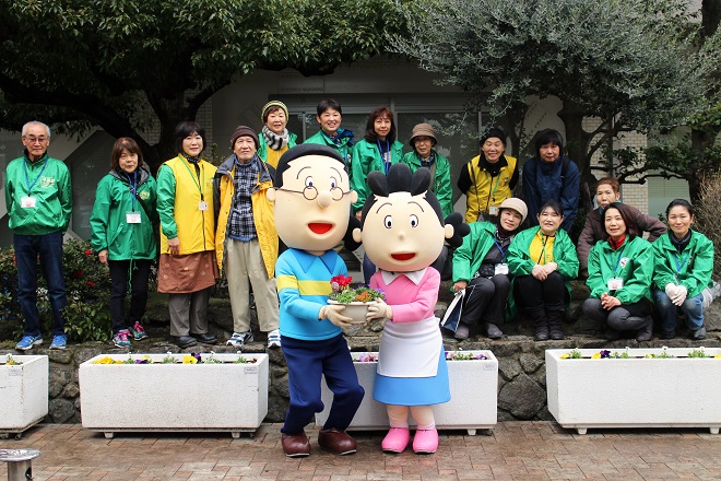 植え替えの参加した皆さんの集合写真