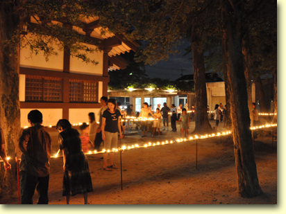 画像：賀茂神社の千灯明（１）