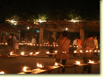 画像：賀茂神社の千灯明（３）