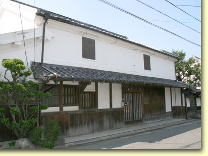 画像：次郎丸の白壁通り（２）