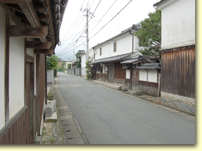 画像：次郎丸の白壁通り（３）