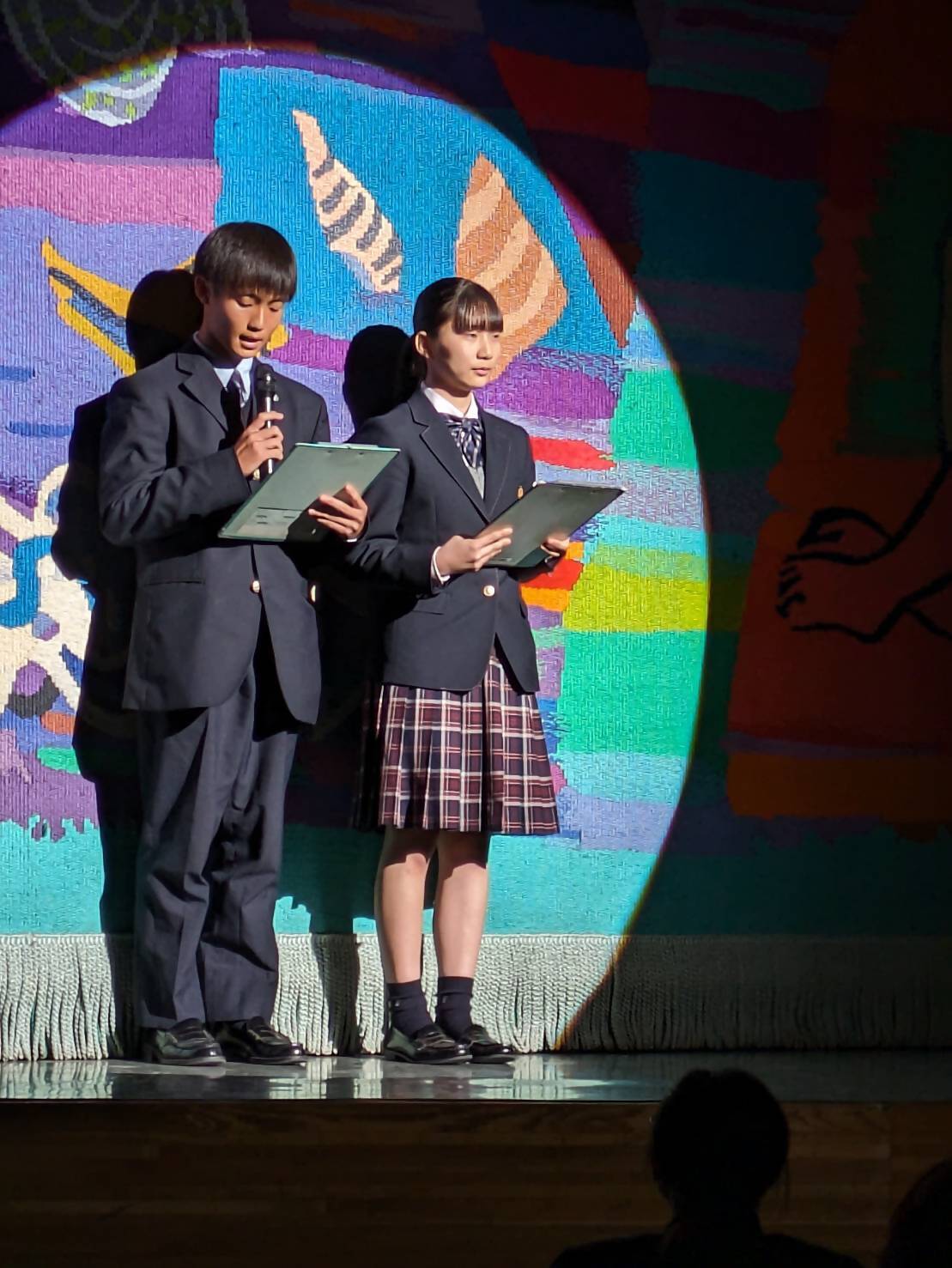 早良区内の高校生による司会の様子