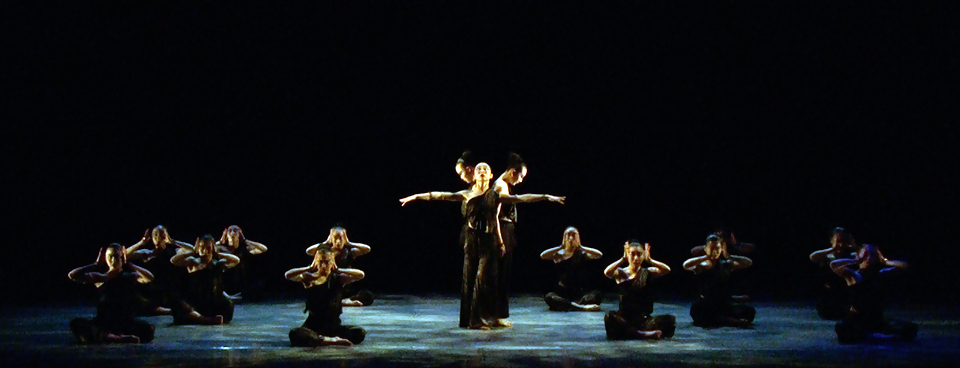 若葉高等学校ダンス部によるパフォーマンスの様子