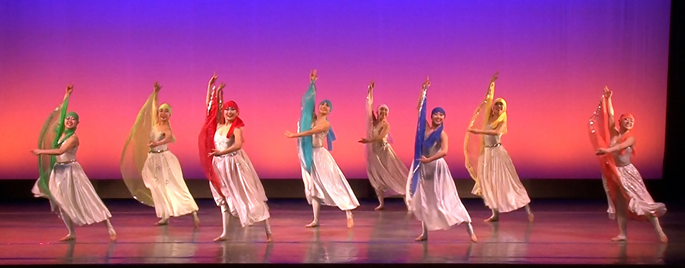 若葉高等学校ダンス部によるパフォーマンスの様子