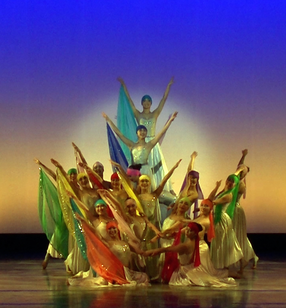 若葉高等学校ダンス部によるパフォーマンスの様子